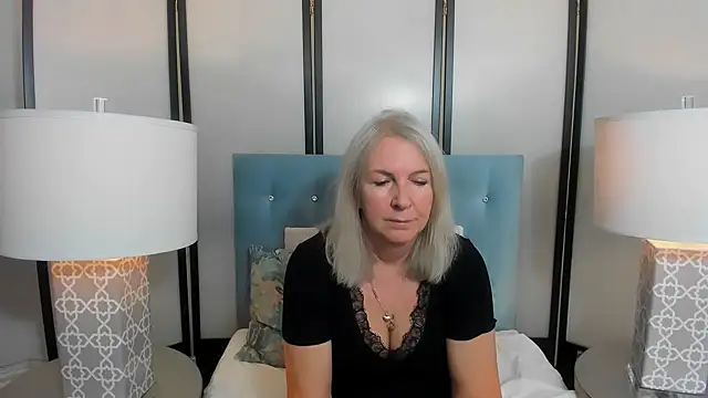 EricaTop online show from October 6, 2025, 4:04 pm