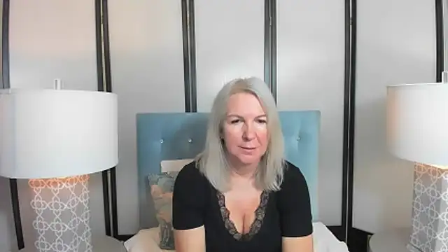 EricaTop online show from November 9, 2025, 5:50 am