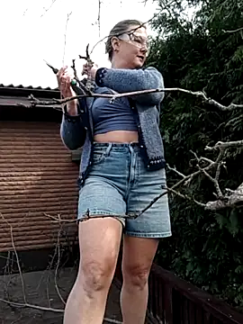 SwedishJennifer online show from April 22, 2026, 1:01 pm