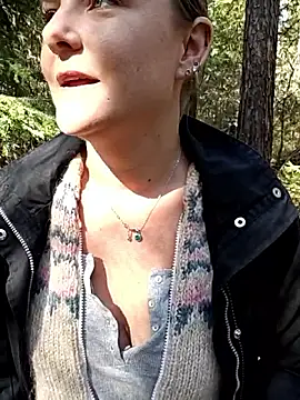Snapshot of SwedishJennifer chatting on April 28, 2026, 12:54 pm SwedishJennifer online show from April 28, 2026, 12:54 pm