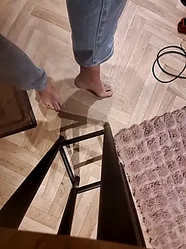 realeasy1 online show from September 21, 2025, 9:38 pm