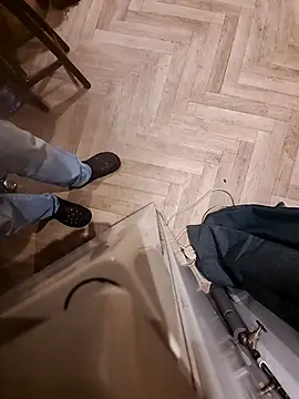 realeasy1 online show from September 28, 2025, 1:33 am