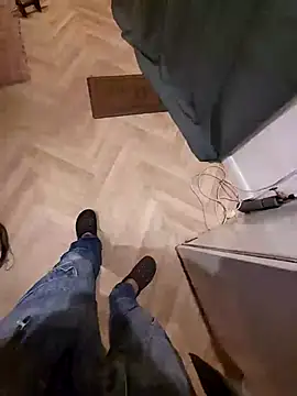 realeasy1 online show from October 9, 2025, 7:56 pm