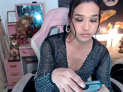 Snapshot of AsianMariaTs chatting on November 3, 2025, 2:07 pm AsianMariaTs online show from November 3, 2025, 2:07 pm