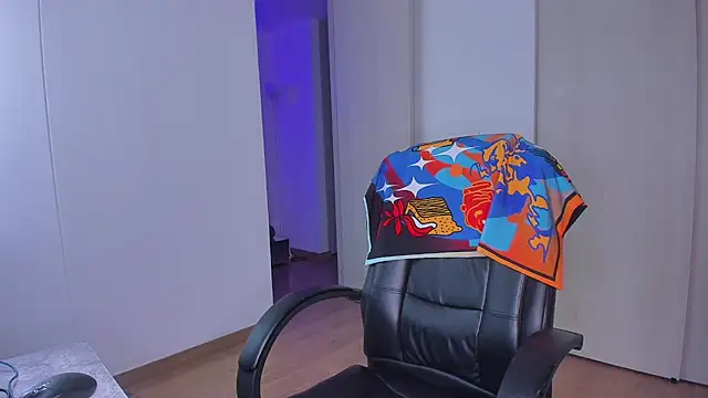 Lisegg  online show from November 14, 2025, 10:58 am