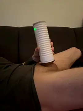 Snapshot of LionBoy1976 chatting on October 28, 2025, 3:43 am LionBoy1976 online show from October 28, 2025, 3:43 am