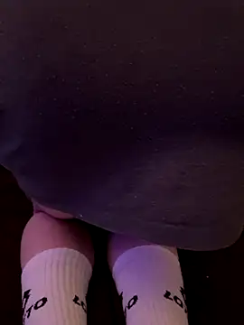 Snapshot of LionBoy1976 chatting on December 4, 2025, 2:21 am LionBoy1976 online show from December 4, 2025, 2:21 am