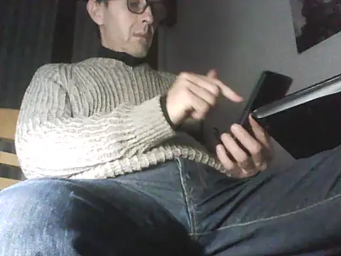 Snapshot of Moro_ra chatting on November 18, 2025, 7:40 pm Moro ra online show from November 18, 2025, 7:40 pm