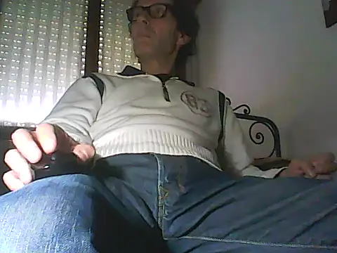 Snapshot of Moro_ra chatting on May 13, 2026, 11:40 am Moro ra online show from May 13, 2026, 11:40 am