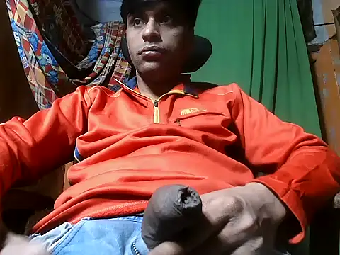 Snapshot of desiboy1101 chatting on December 2, 2024, 1:24 pm desiboy1101 online show from December 2, 2024, 1:24 pm