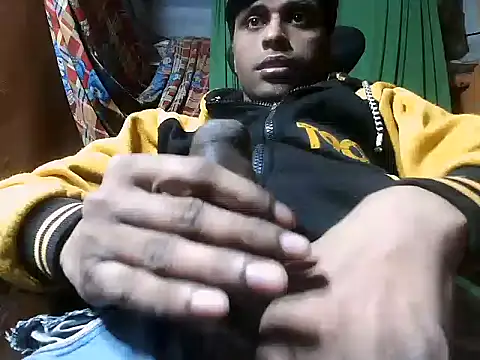 Snapshot of desiboy1101 chatting on December 7, 2024, 1:51 pm desiboy1101 online show from December 7, 2024, 1:51 pm
