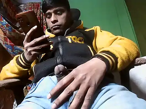 Snapshot of desiboy1101 chatting on December 17, 2024, 3:28 am desiboy1101 online show from December 17, 2024, 3:28 am