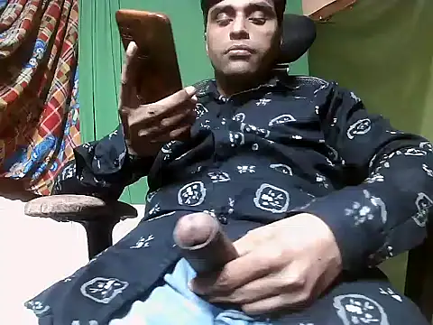 Snapshot of desiboy1101 chatting on December 21, 2024, 1:32 pm desiboy1101 online show from December 21, 2024, 1:32 pm