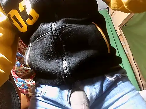 Snapshot of desiboy1101 chatting on January 3, 2025, 3:38 am desiboy1101 online show from January 3, 2025, 3:38 am