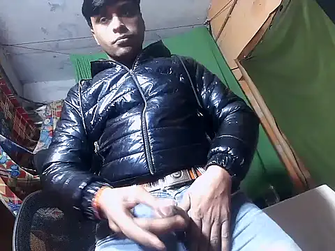 Snapshot of desiboy1101 chatting on January 5, 2025, 5:20 am desiboy1101 online show from January 5, 2025, 5:20 am