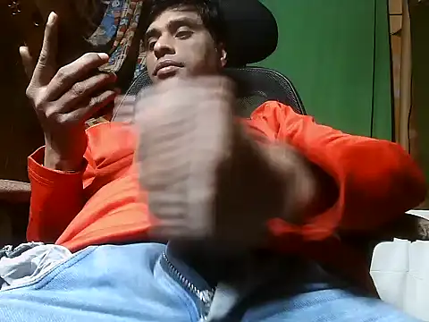 Snapshot of desiboy1101 chatting on January 14, 2025, 2:00 pm desiboy1101 online show from January 14, 2025, 2:00 pm