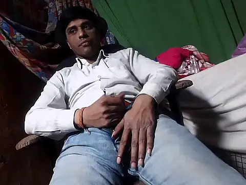 Snapshot of desiboy1101 chatting on January 21, 2025, 1:32 pm desiboy1101 online show from January 21, 2025, 1:32 pm