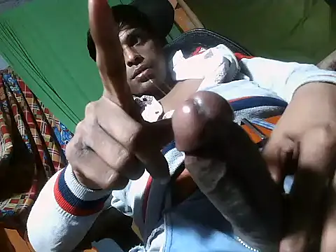 Snapshot of desiboy1101 chatting on February 2, 2025, 1:52 pm desiboy1101 online show from February 2, 2025, 1:52 pm