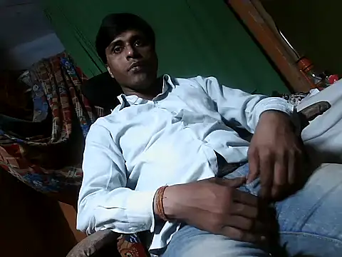 Snapshot of desiboy1101 chatting on March 3, 2025, 2:26 pm desiboy1101 online show from March 3, 2025, 2:26 pm