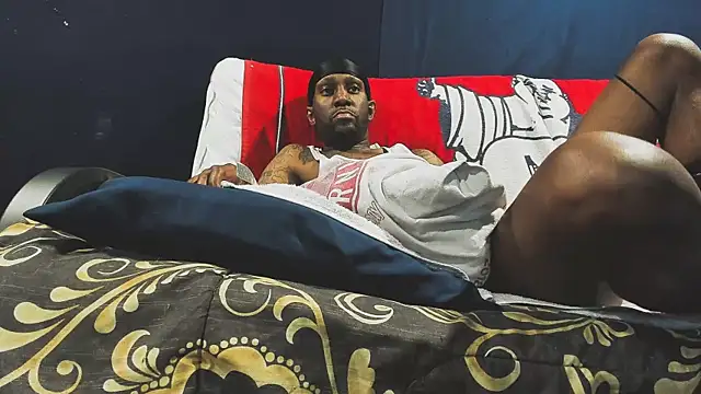 Snapshot of iBreakHeartz chatting on December 28, 2024, 12:47 am iBreakHeartz online show from December 28, 2024, 12:47 am