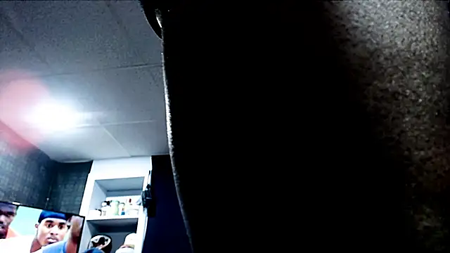 Snapshot of iBreakHeartz chatting on February 19, 2025, 11:46 pm iBreakHeartz online show from February 19, 2025, 11:46 pm