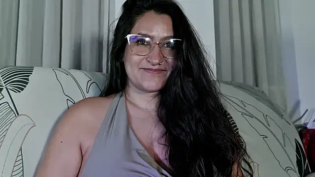 DeesseLuxure online show from April 12, 2026, 6:29 am