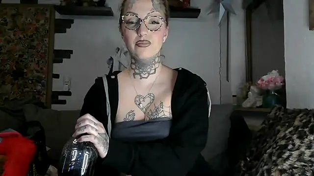 Snapshot of RoxxyInk chatting on February 8, 2026, 2:37 am RoxxyInk online show from February 8, 2026, 2:37 am