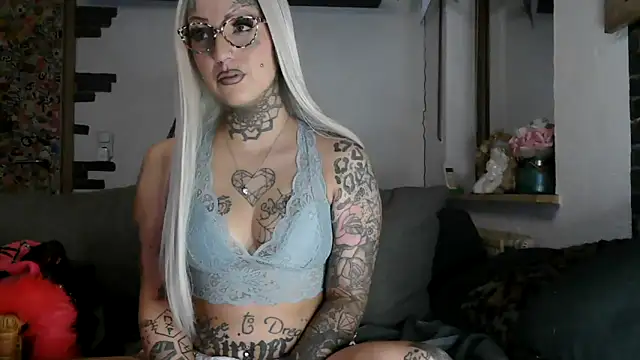 Snapshot of RoxxyInk chatting on February 12, 2026, 1:33 am RoxxyInk online show from February 12, 2026, 1:33 am