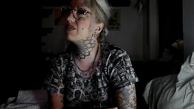 Snapshot of RoxxyInk chatting on July 19, 2026, 1:53 am RoxxyInk online show from July 19, 2026, 1:53 am