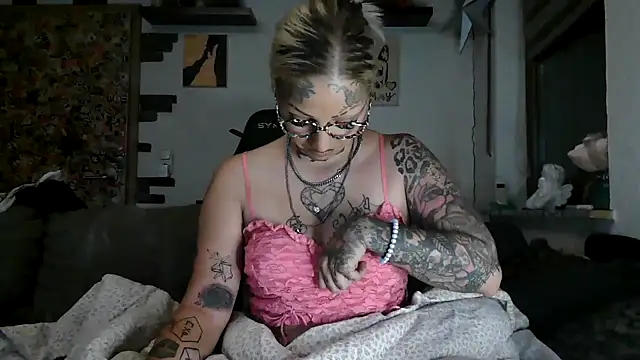 Snapshot of RoxxyInk chatting on July 20, 2026, 2:59 am RoxxyInk online show from July 20, 2026, 2:59 am