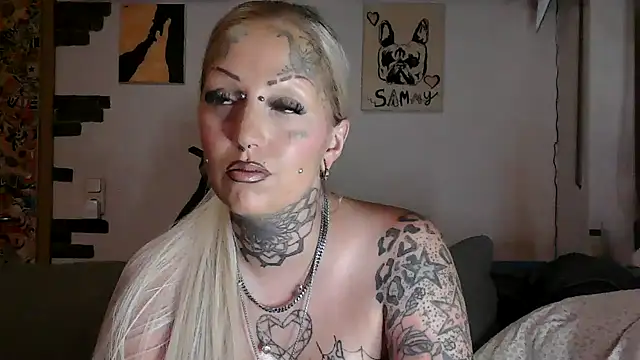 Snapshot of RoxxyInk chatting on July 20, 2026, 11:51 pm RoxxyInk online show from July 20, 2026, 11:51 pm