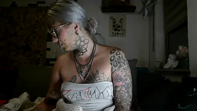 Snapshot of RoxxyInk chatting on July 26, 2026, 1:25 am RoxxyInk online show from July 26, 2026, 1:25 am
