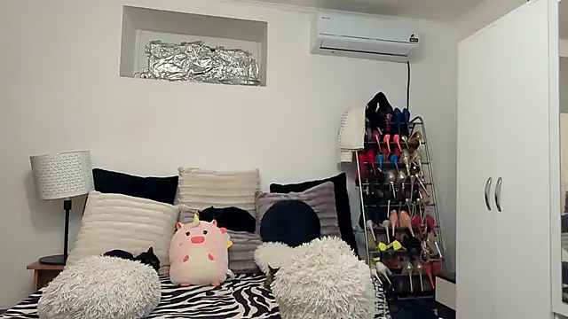 Snapshot of juliahayessxx chatting on December 2, 2025, 6:47 pm juliahayessxx online show from December 2, 2025, 6:47 pm