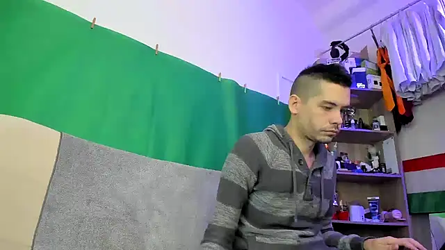 viraglaci18xh online show from November 23, 2025, 8:03 am