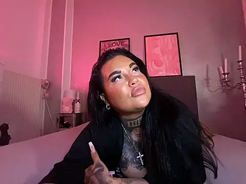 Snapshot of _MelinaCurves_ chatting on February 23, 2025, 11:36 pm MelinaCurves online show from February 23, 2025, 11:36 pm