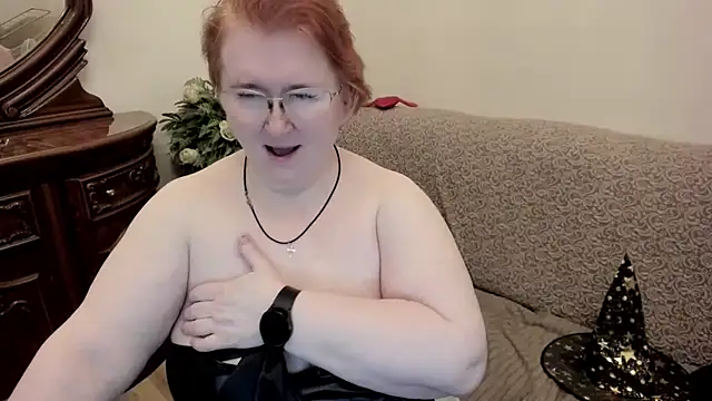 leiamillersonn online show from November 1, 2025, 8:16 am