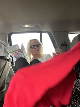 SugarTits199869 online show from November 1, 2025, 10:01 pm