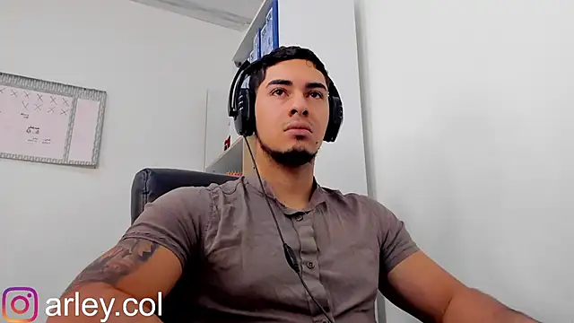 Snapshot of Dimitri_Colleman chatting on December 15, 2024, 5:34 am Dimitri Colleman online show from December 15, 2024, 5:34 am