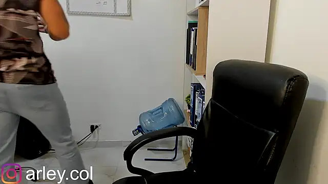 Snapshot of Dimitri_Colleman chatting on January 24, 2025, 3:55 pm Dimitri Colleman online show from January 24, 2025, 3:55 pm