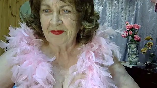Snapshot of Emma52610 chatting on June 12, 2026, 5:23 pm Emma52610 online show from June 12, 2026, 5:23 pm