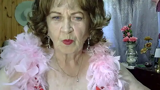 Snapshot of Emma52610 chatting on August 2, 2026, 11:52 am Emma52610 online show from August 2, 2026, 11:52 am
