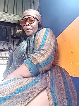 Snapshot of SQUITBOOTY chatting on January 18, 2026, 11:25 am SQUITBOOTY online show from January 18, 2026, 11:25 am