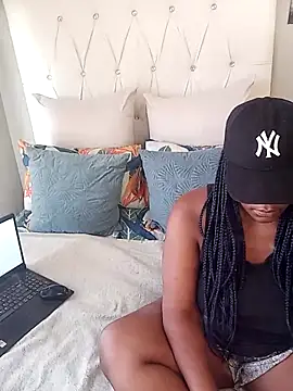 Snapshot of SQUITBOOTY chatting on February 5, 2026, 4:50 am SQUITBOOTY online show from February 5, 2026, 4:50 am