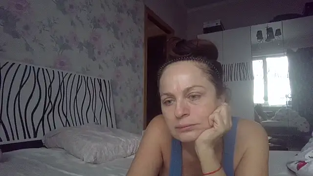 LindaStarS online show from December 14, 2025, 7:03 am