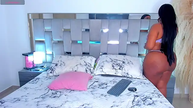 Cammiila online show from March 18, 2026, 4:43 pm