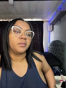 Snapshot of yanza2002 chatting on February 8, 2026, 6:44 pm yanza2002 online show from February 8, 2026, 6:44 pm