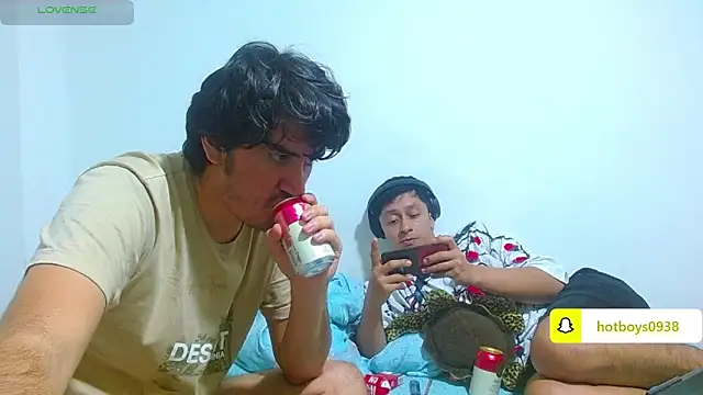 Snapshot of biglatin80 chatting on October 22, 2025, 8:08 pm biglatin80 online show from October 22, 2025, 8:08 pm