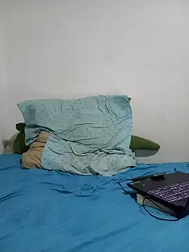 Snapshot of biglatin80 chatting on December 5, 2025, 5:27 am biglatin80 online show from December 5, 2025, 5:27 am