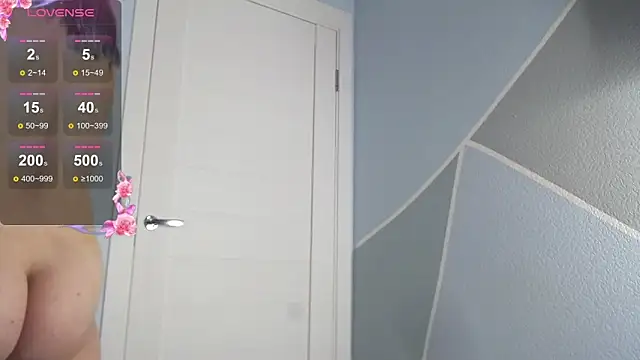 MilaniaCute online show from December 18, 2025, 5:30 pm