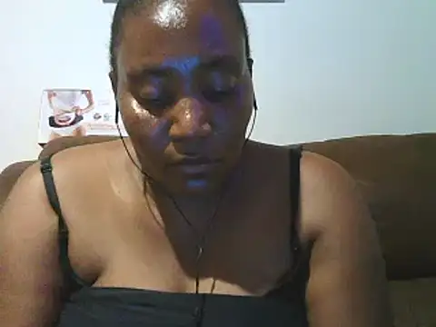 Snapshot of ebonytitts4u chatting on January 21, 2025, 6:45 pm ebonytitts4u online show from January 21, 2025, 6:45 pm